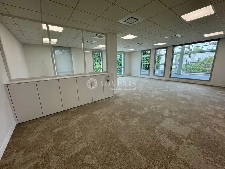 Office in Serris for sale - Building Photo - Image 2 of 7