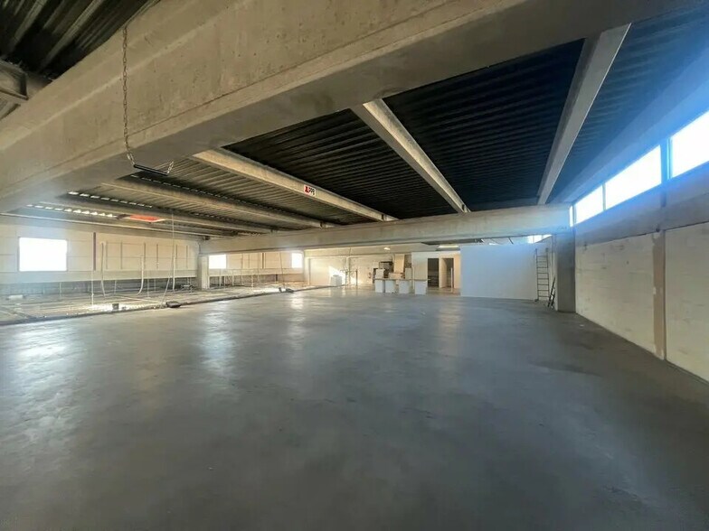 Retail in Nîmes for lease - Interior Photo - Image 3 of 3