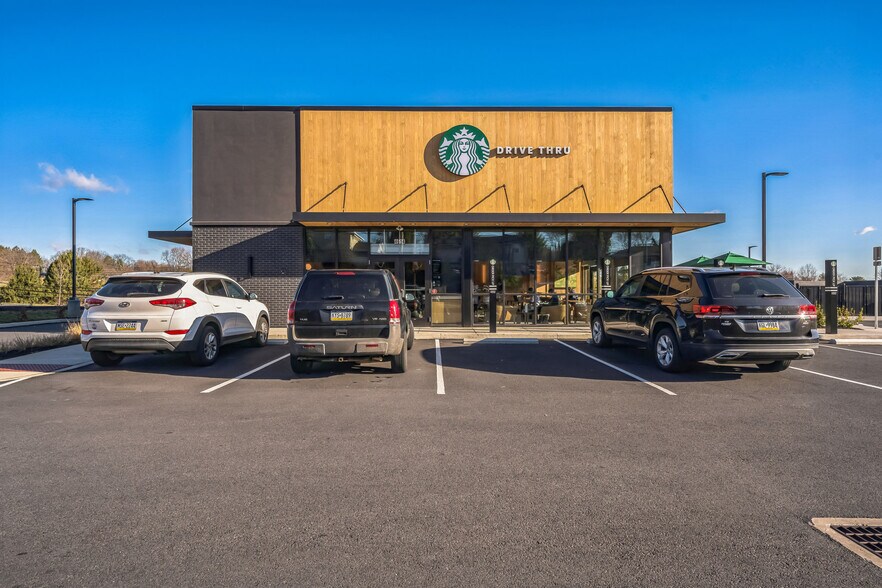 4614 Penn Ave, Sinking Spring, PA for sale - Primary Photo - Image 1 of 1