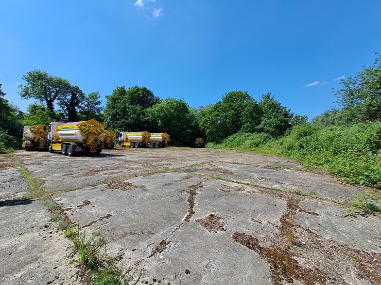 Chalk Pit Ln, Leatherhead for sale - Building Photo - Image 3 of 6