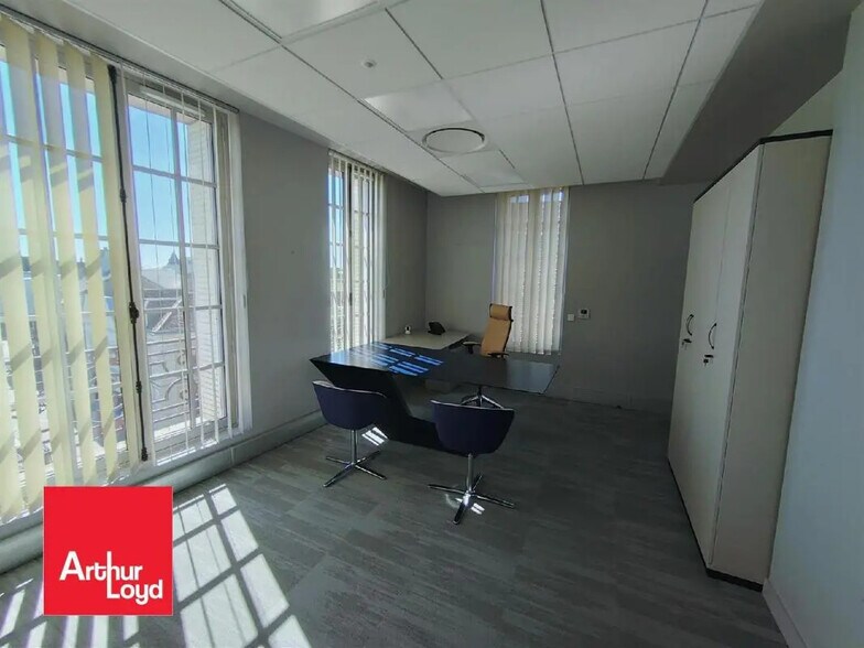 Office in Chartres for lease - Interior Photo - Image 2 of 5
