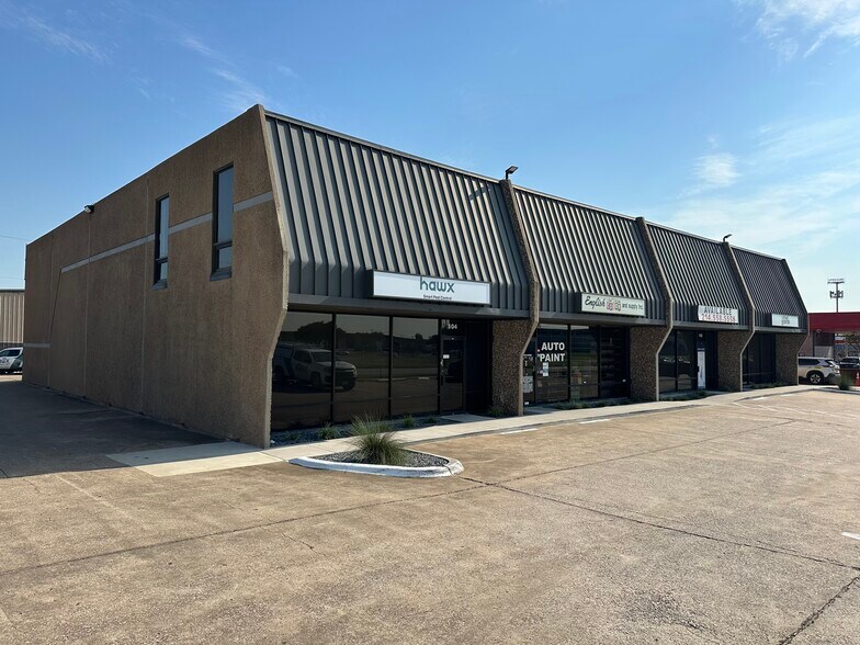 2604 W Marshall Dr, Grand Prairie, TX for lease - Building Photo - Image 2 of 5