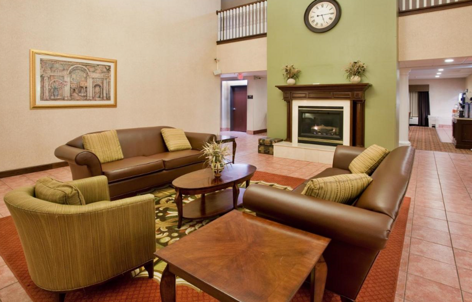 20 Central Blvd, Highland, IL for sale - Lobby - Image 1 of 1