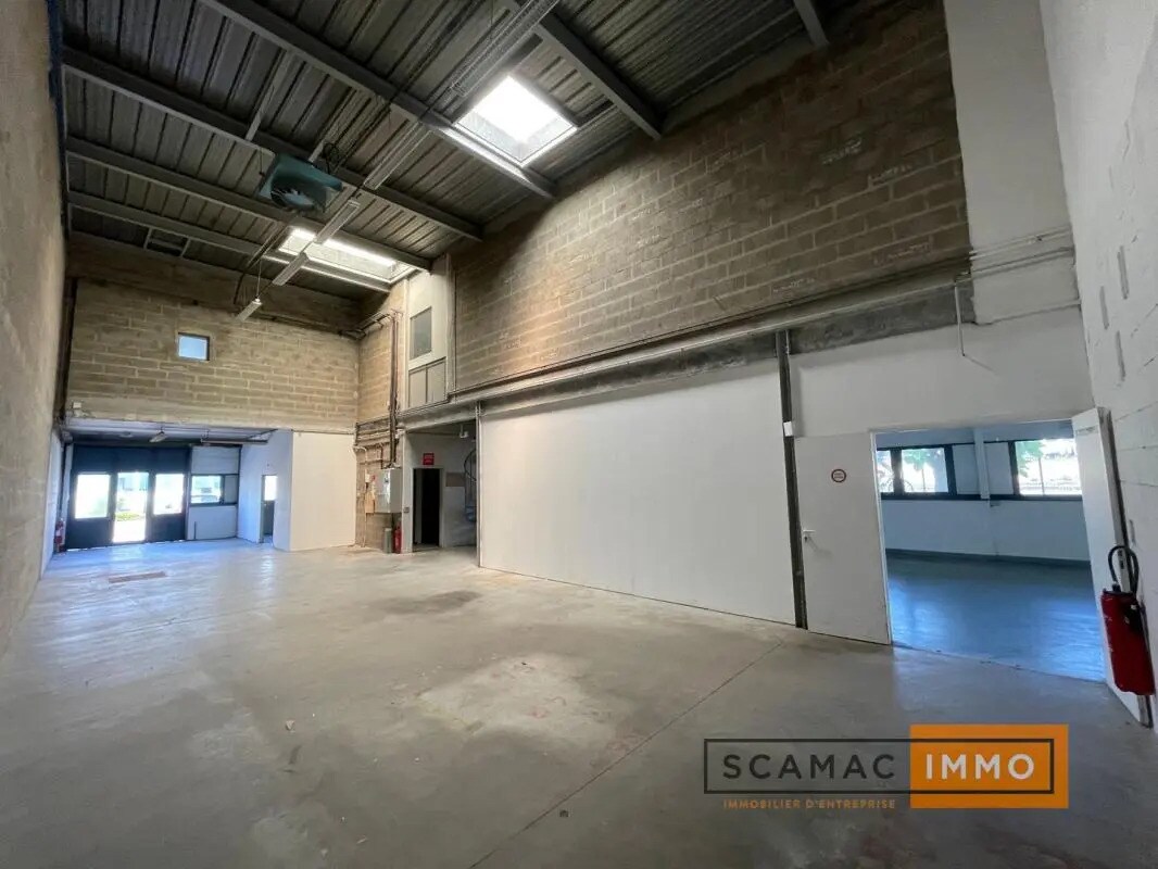 Office in Fresnes for lease Interior Photo- Image 1 of 11