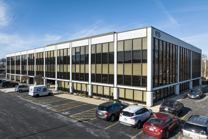 915 Harger Rd, Oak Brook, IL for lease - Building Photo - Image 3 of 20