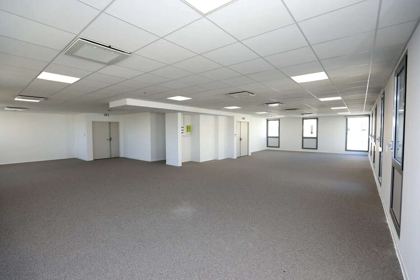 1480 Avenue D'Armenie, Gardanne, BDR 13120 - - - Interior Photo - Image 1 of 2