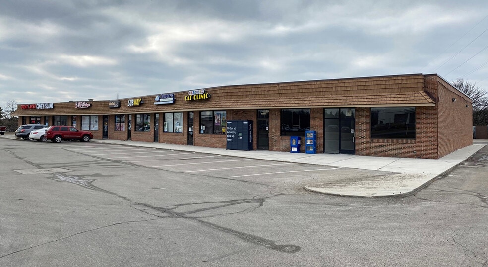 38425-38441 Grand River Ave, Farmington Hills, MI for lease - Primary Photo - Image 1 of 5