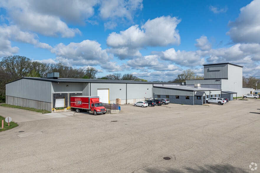 2601-2609 28th St SW, Wyoming, MI for sale - Primary Photo - Image 1 of 12