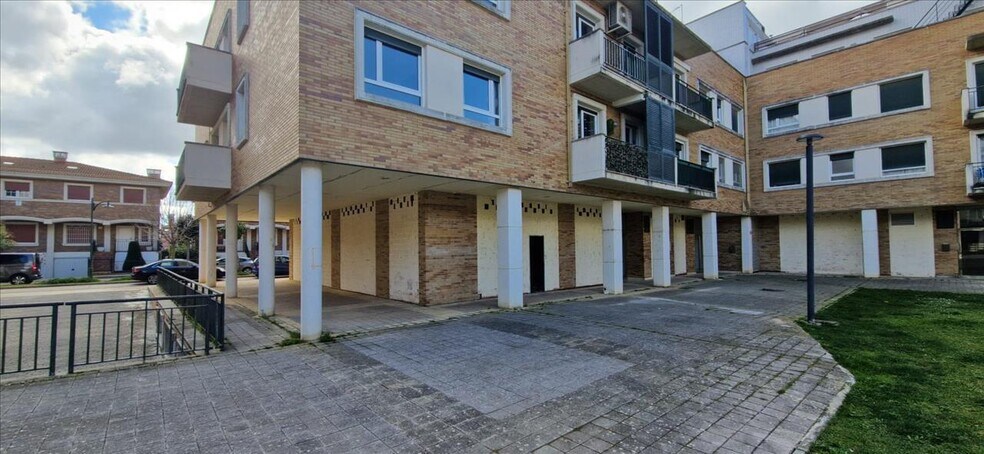 Retail in Grijota for sale - Building Photo - Image 3 of 8