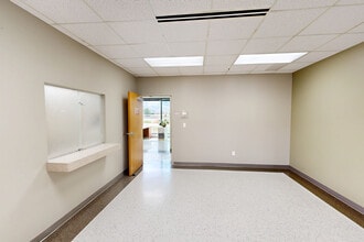 331 Salem Pl, Fairview Heights, IL for lease Matterport 3D Scan- Image 1 of 2