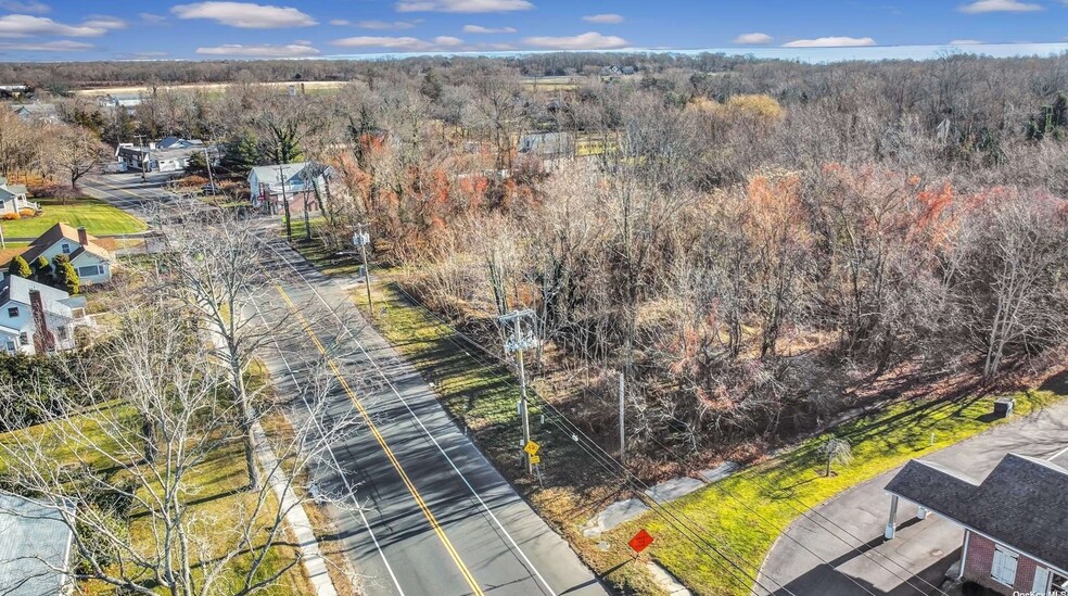 1505 Main Rd, Jamesport, NY for sale - Primary Photo - Image 1 of 16