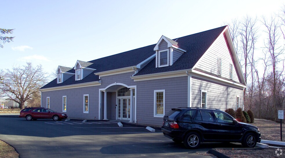 4 Huntley Rd, Old Lyme, CT for sale - Primary Photo - Image 1 of 1