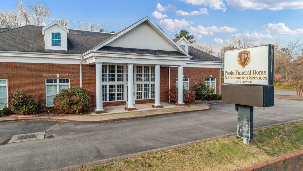 300 Tennessee Ave, Etowah, TN for sale - Building Photo - Image 1 of 32