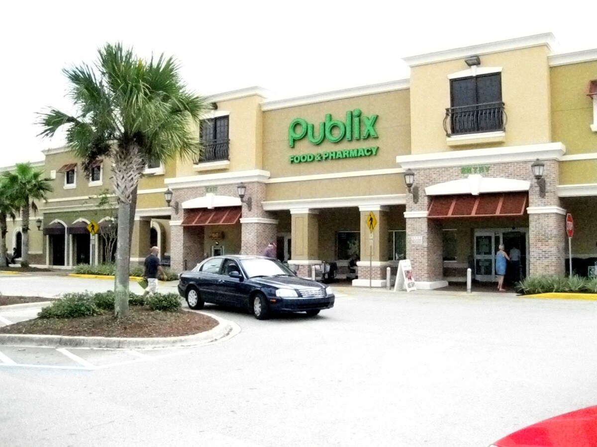 Belle Terre Pky, Palm Coast, FL 32137 Publix at Palm Coast Town