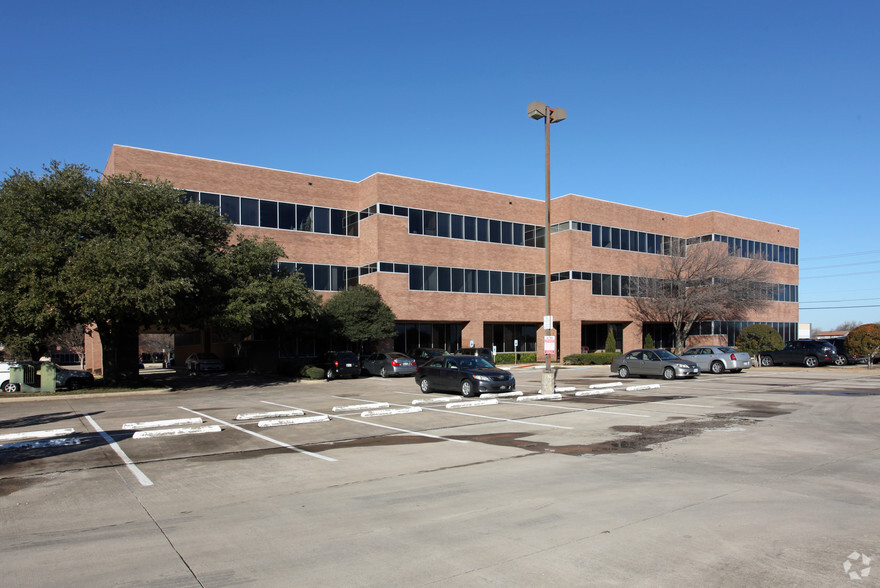 2340 E Trinity Mills Rd, Carrollton, TX for lease - Building Photo - Image 3 of 7