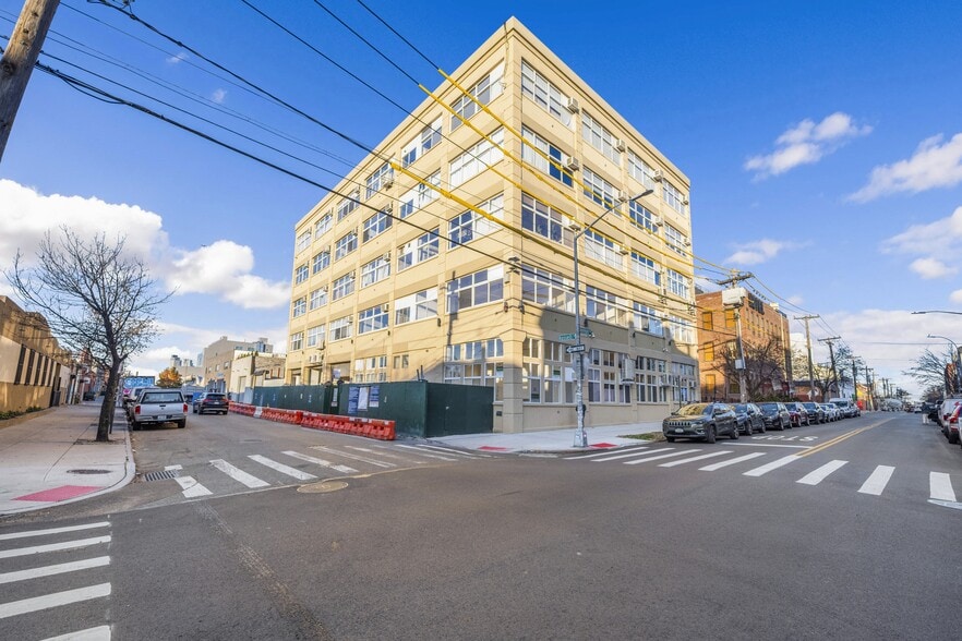 231 Norman Ave, Brooklyn, NY 11222 Greenpoint Lofts