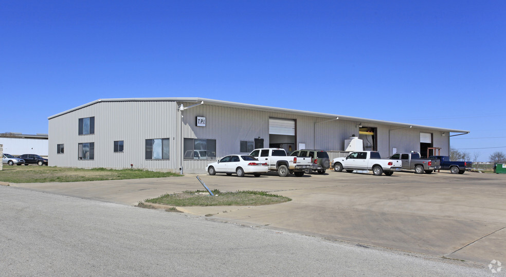 216 Tradesmen Dr, Hutto, TX for lease - Primary Photo - Image 3 of 4