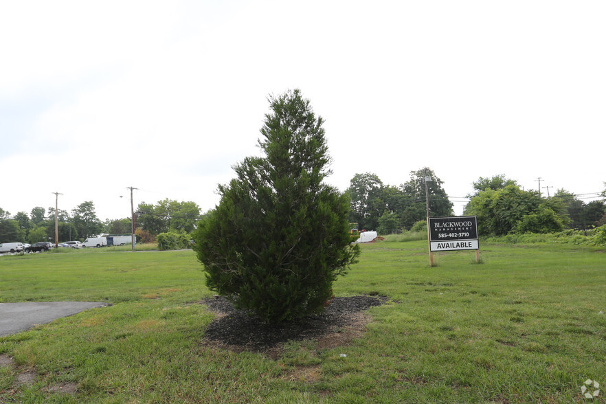 305 W Commerical St, East Rochester, NY for lease - Primary Photo - Image 3 of 13