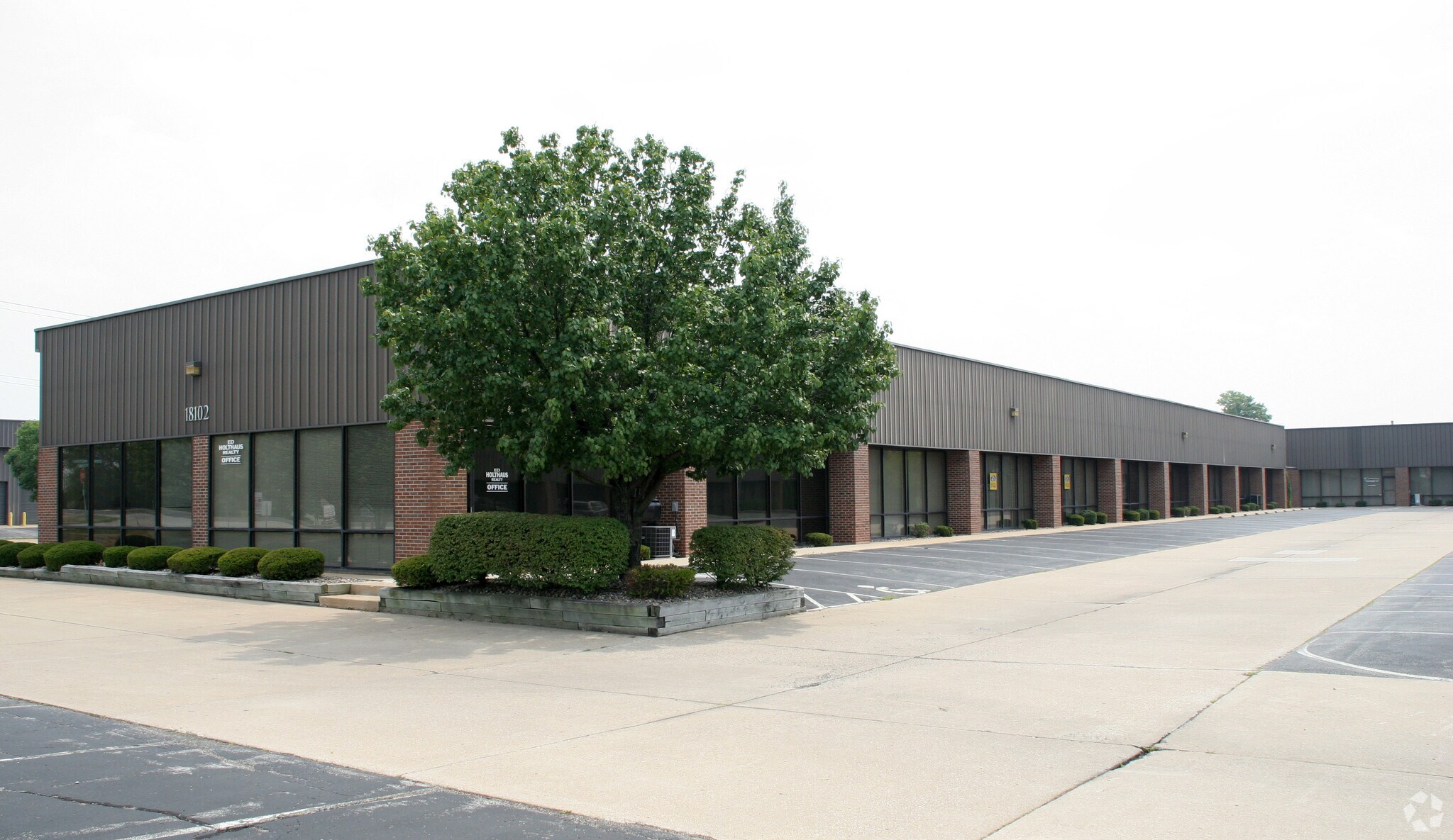 18110 Chesterfield Airport Rd, Chesterfield, MO 63005 Spirit Business