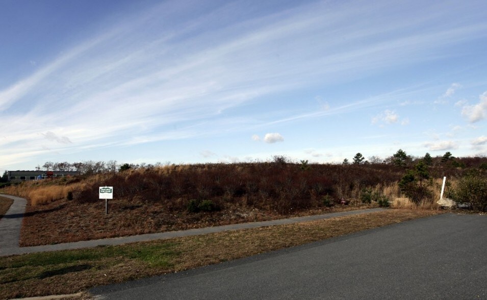 958 Old Reed Rd, North Dartmouth, MA 02747