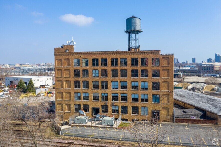 935 W Chestnut St, Chicago, IL for lease - Building Photo - Image 2 of 7