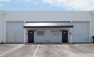 1900-2261 NW 29th St, Oakland Park, FL for lease Building Photo- Image 1 of 3