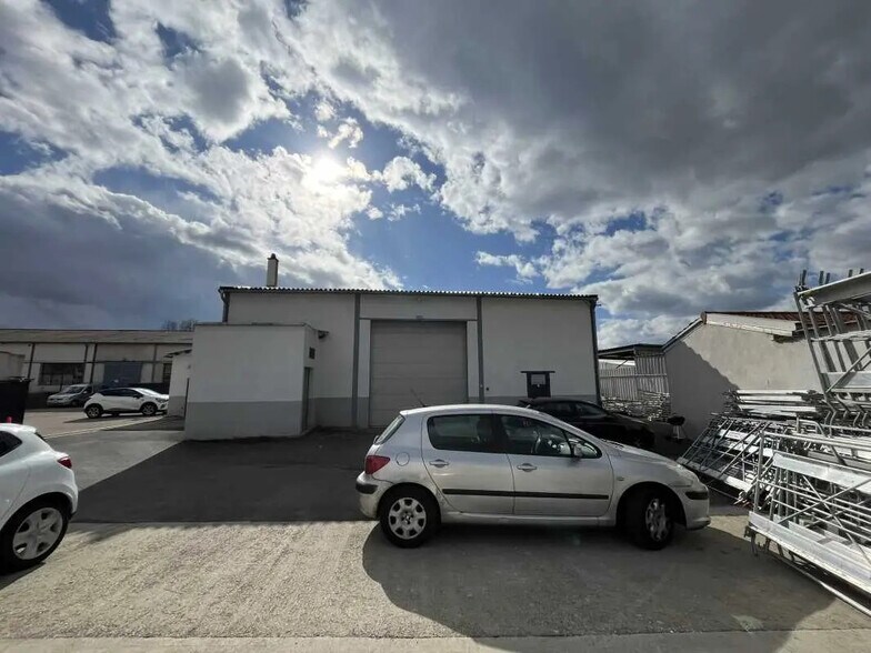 102 Rue Fleury Jay, GRIGNY-SUR-RHÔNE for lease - Building Photo - Image 3 of 8