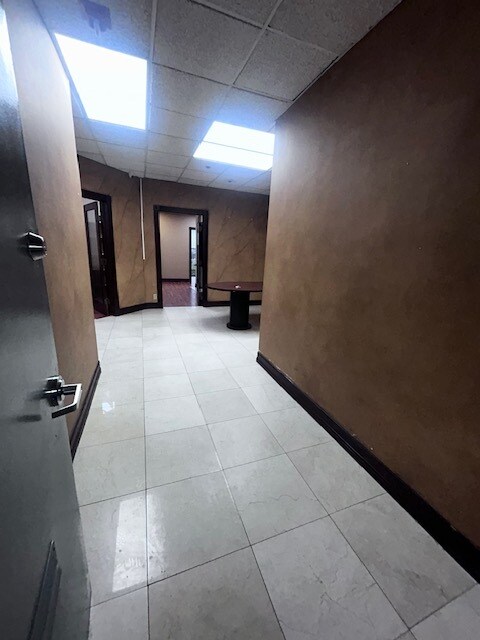 900 W 49th St, Hialeah, FL for lease Lobby- Image 1 of 18