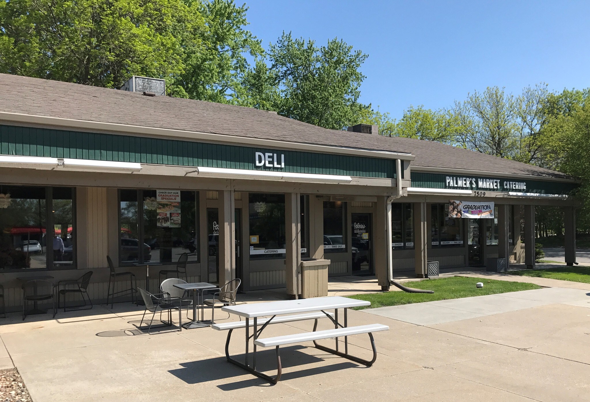 75017611 Douglas Ave, Urbandale, IA 50322 Cedar Ridge Shopping