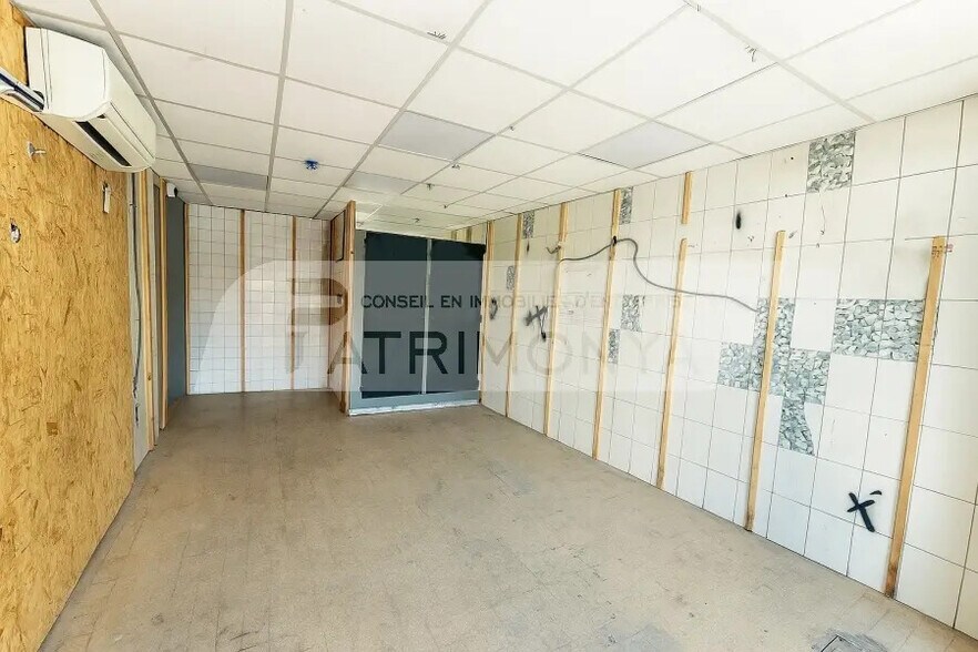 Retail in Marseille for lease - Interior Photo - Image 1 of 2