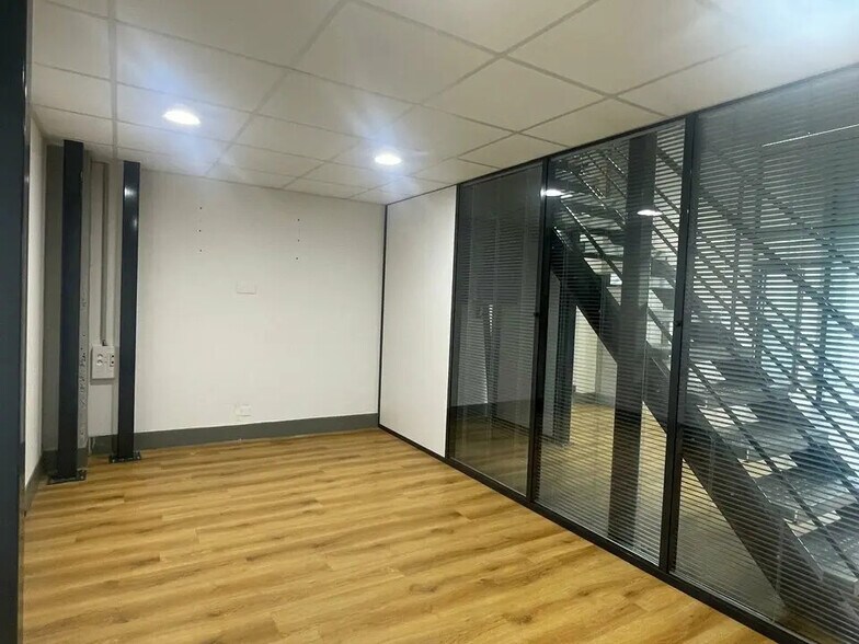 Office in Bègles for lease - Building Photo - Image 3 of 11