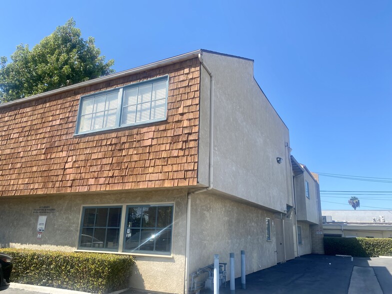 3004 Deodar Ave, Costa Mesa, CA for lease - Building Photo - Image 2 of 12