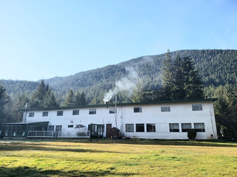 714 Sayward Rd, Sayward, BC V0P 1R0