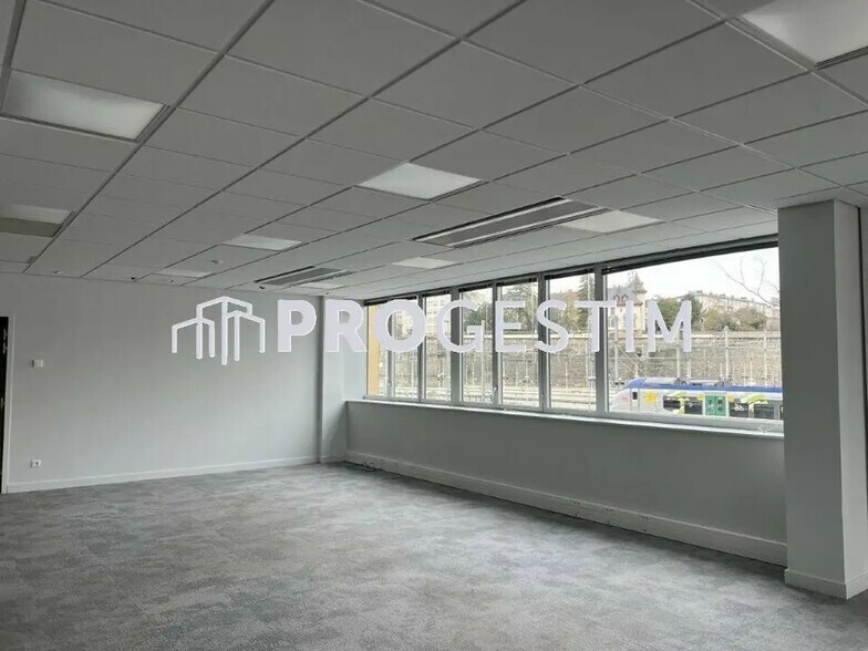 Office in Dijon for lease - Interior Photo - Image 2 of 8