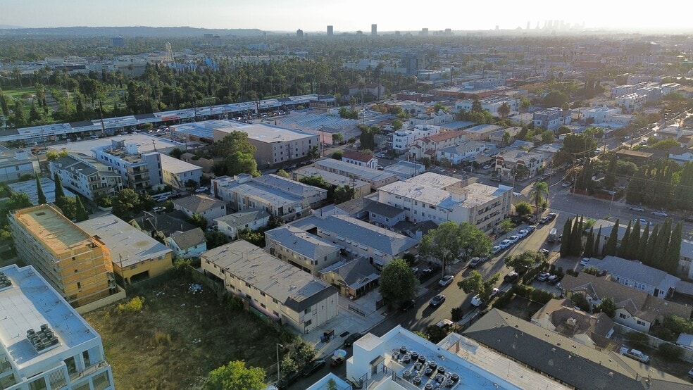 5828-5832 Lexington Ave, Los Angeles, CA for sale - Building Photo - Image 2 of 7