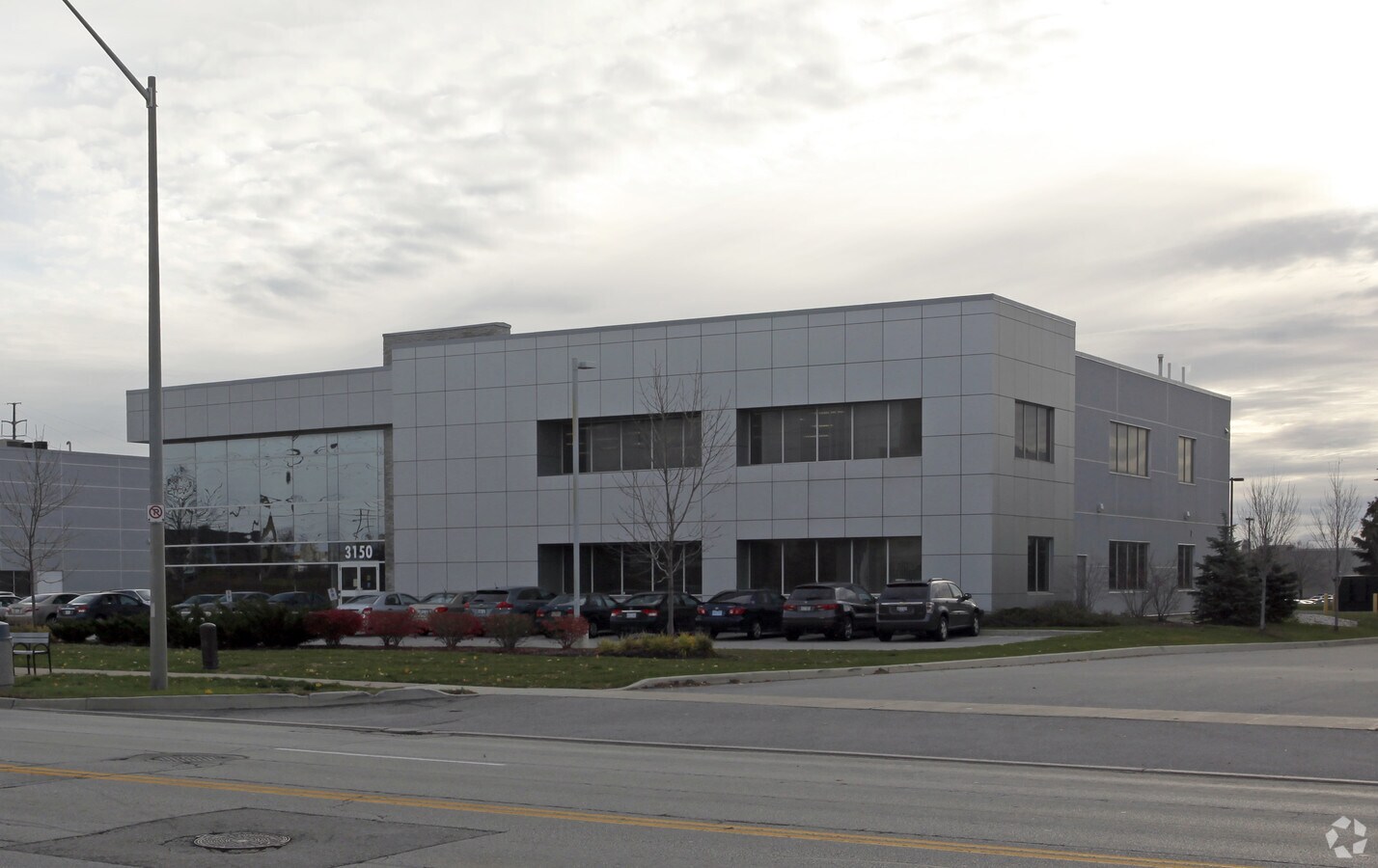 3150 Harvester Rd, Burlington, ON L7N 3W8