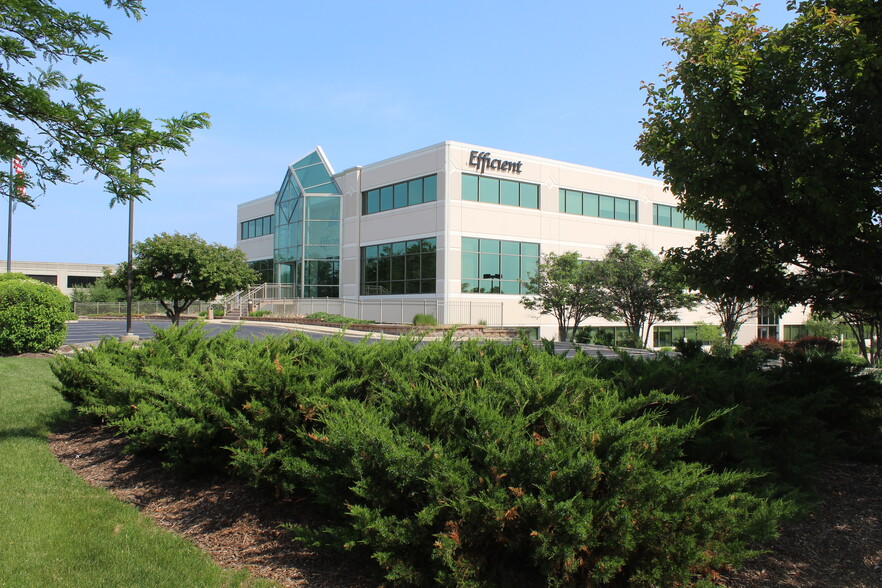 4355 Weaver Pky, Warrenville, IL for lease - Building Photo - Image 1 of 8