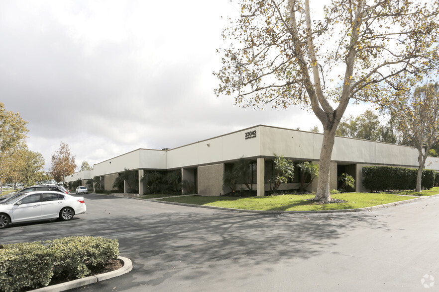 23042 Alcalde Dr, Laguna Hills, CA for lease - Building Photo - Image 1 of 17