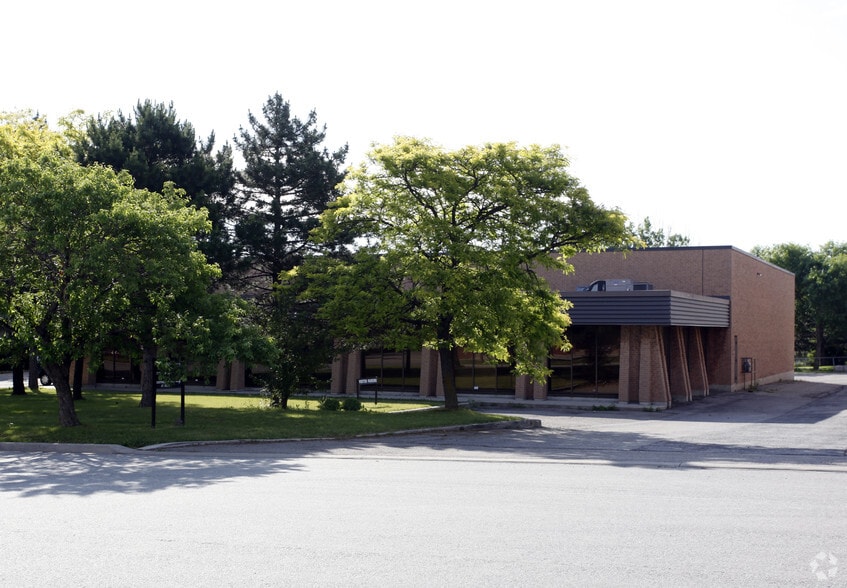 1111 Brevik Pl, Mississauga, ON for sale - Primary Photo - Image 1 of 1