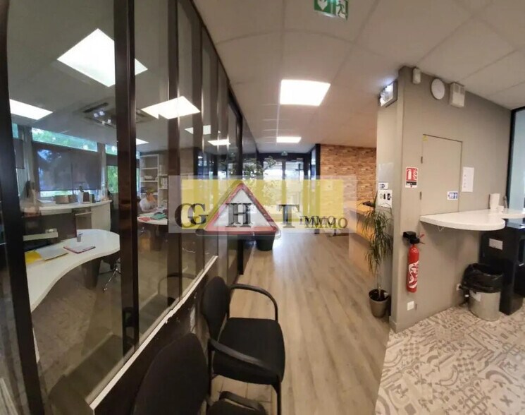 Office in Maisons-Alfort for sale - Interior Photo - Image 1 of 1