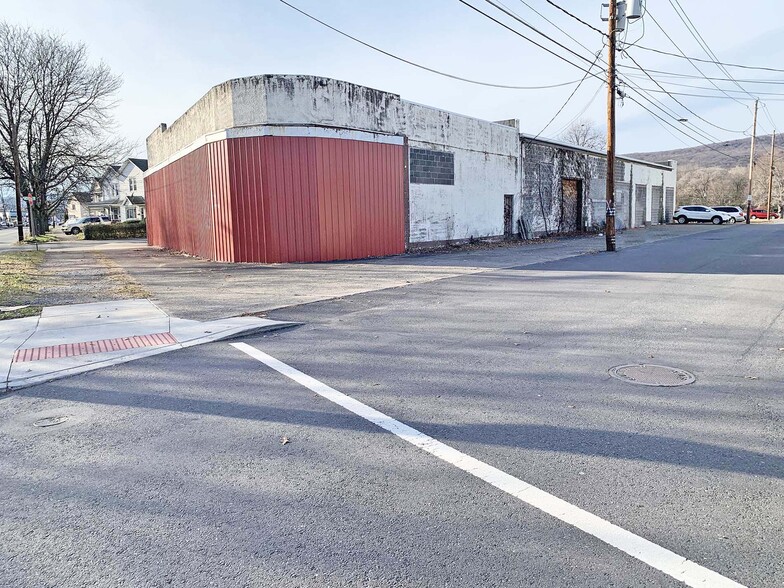 814 Wyoming Ave, West Pittston, PA for sale - Building Photo - Image 3 of 6