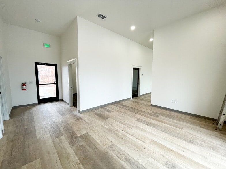 6905 Alcove Ave, Lubbock, TX for lease - Interior Photo - Image 2 of 21