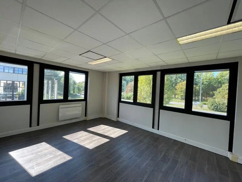 Office in Compiègne for lease - Interior Photo - Image 1 of 9