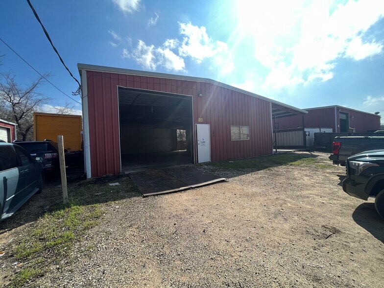 104 Industrial Dr, Kennedale, TX for sale - Building Photo - Image 3 of 12