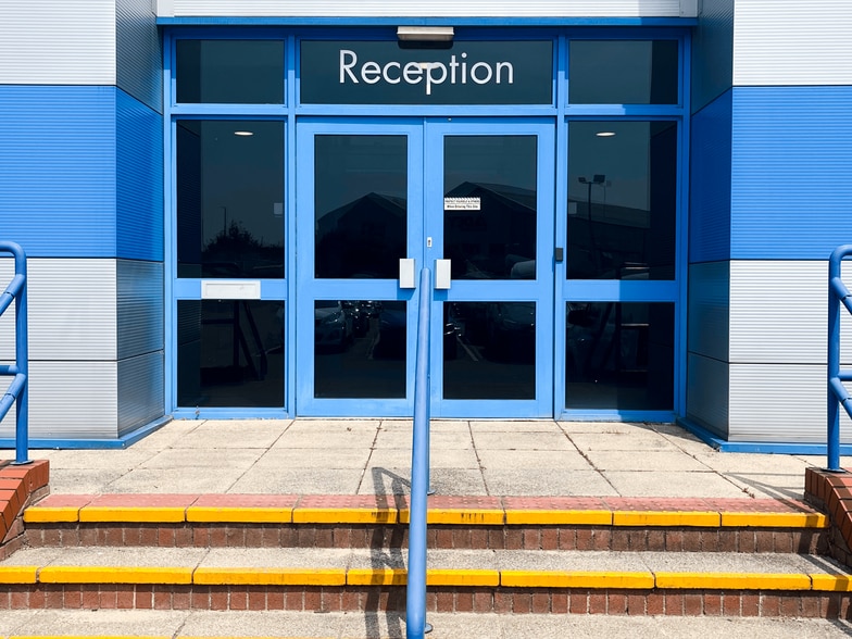 175 Meadow Ln, Loughborough for lease - Building Photo - Image 2 of 5