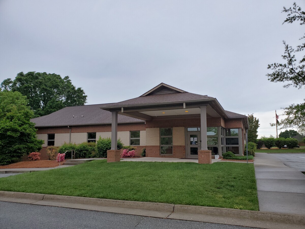 1581 Yanceyville St, Greensboro, NC 27405