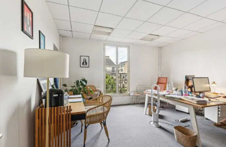 Office in Paris for lease Interior Photo- Image 1 of 2