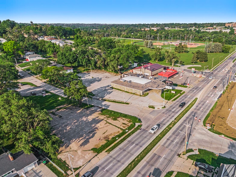 6553 Ames Ave, Omaha, NE for sale - Building Photo - Image 2 of 17