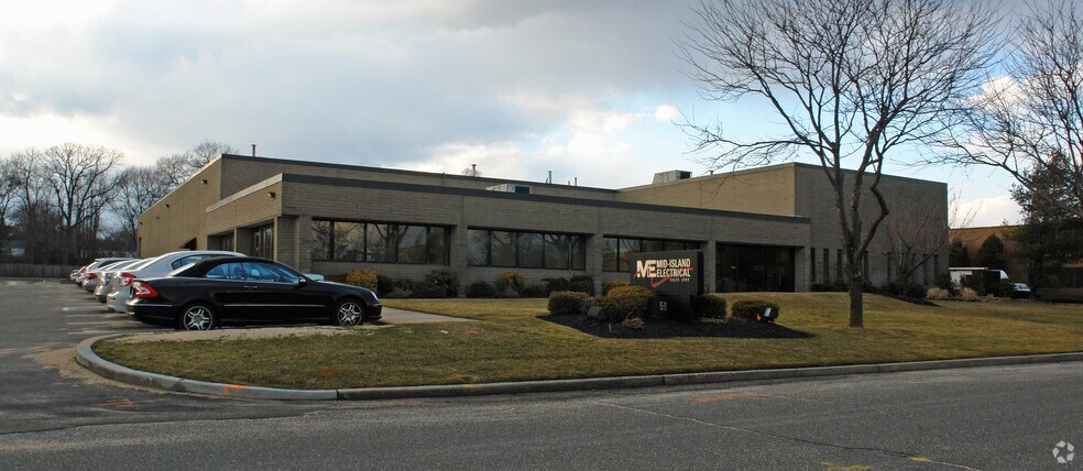 59 Mall Dr, Commack, NY for sale - Primary Photo - Image 1 of 1