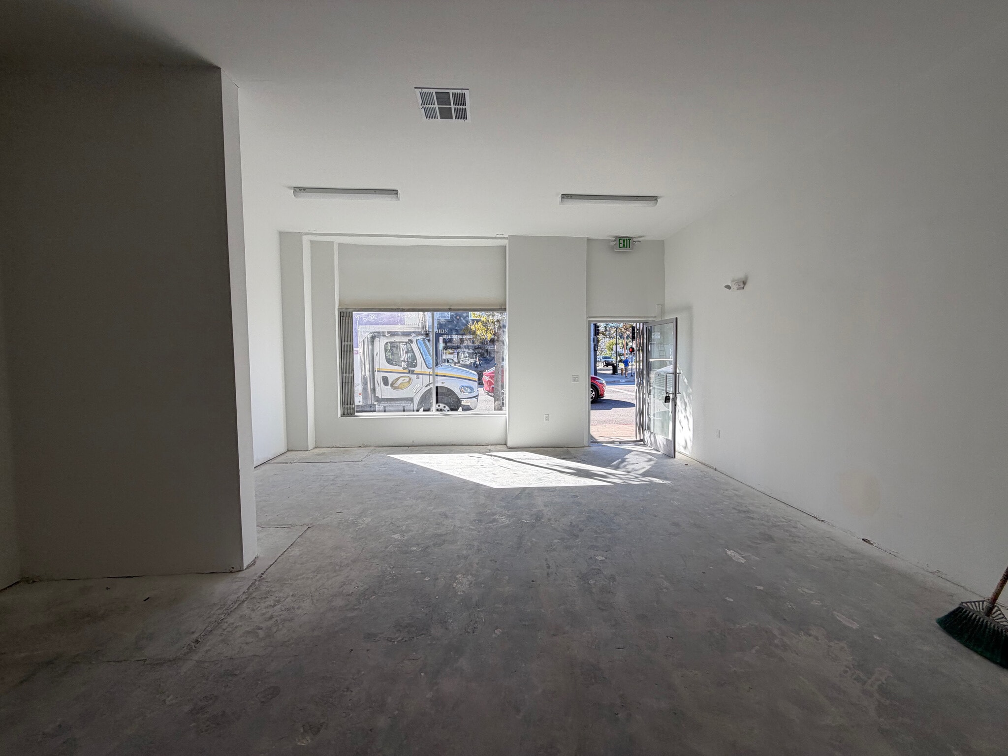 3300 Motor Ave, Los Angeles, CA for lease Interior Photo- Image 1 of 2